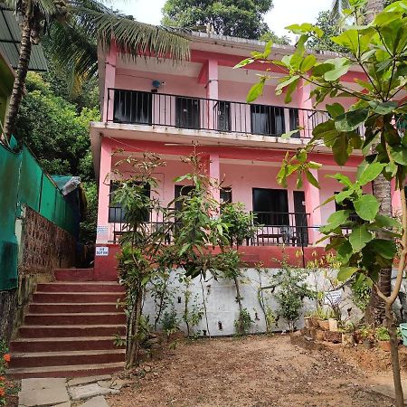 Est Hem Guesthouse Arambol Exterior photo