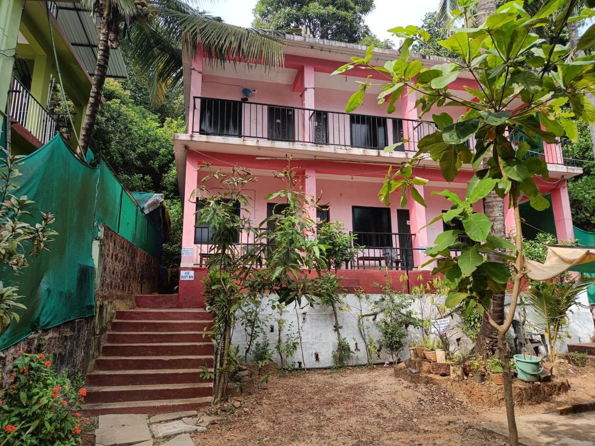 Est Hem Guesthouse Arambol Exterior photo