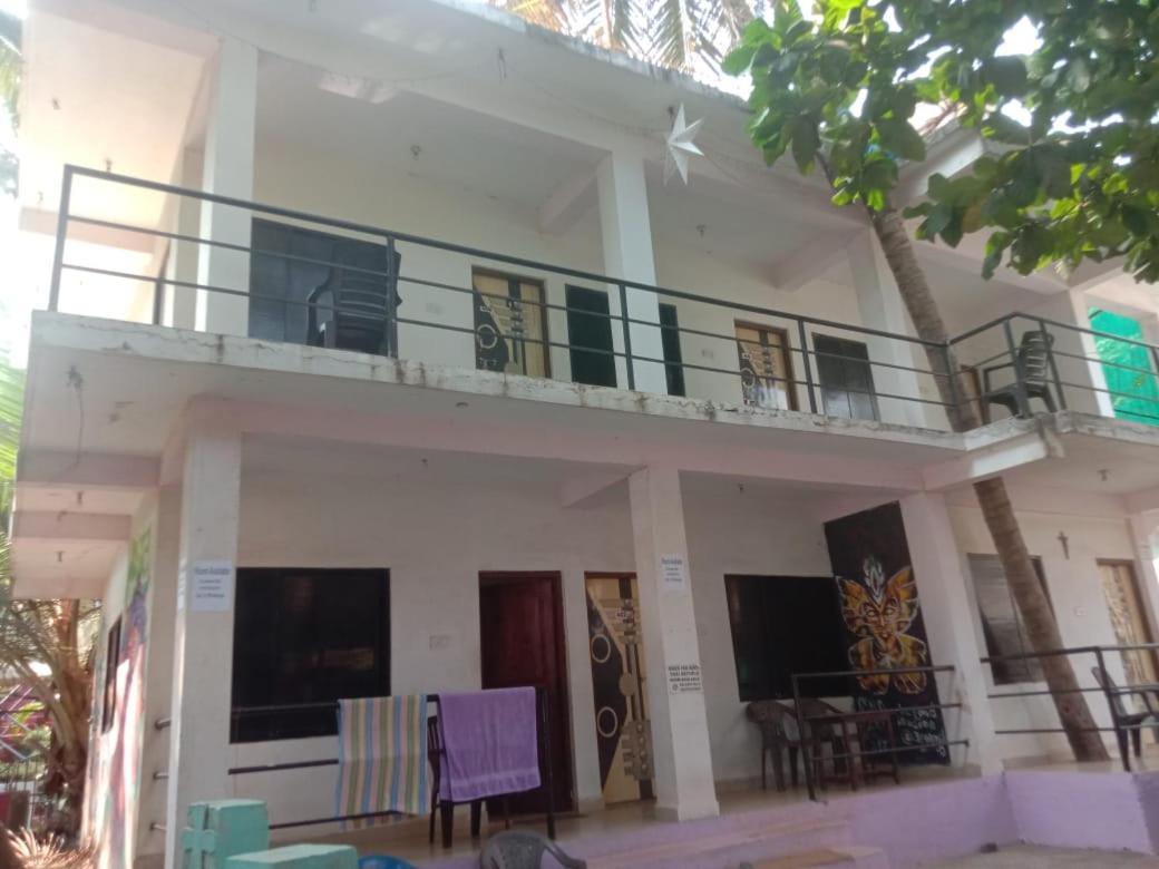 Est Hem Guesthouse Arambol Exterior photo
