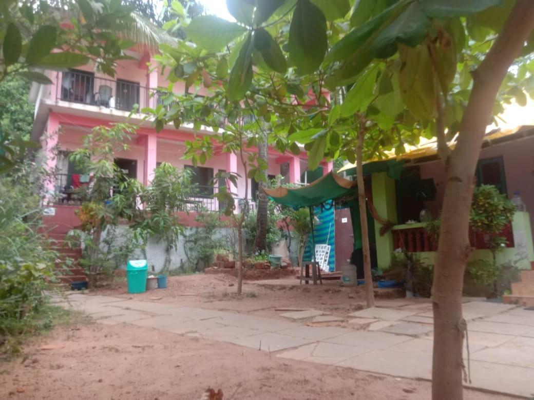 Est Hem Guesthouse Arambol Exterior photo