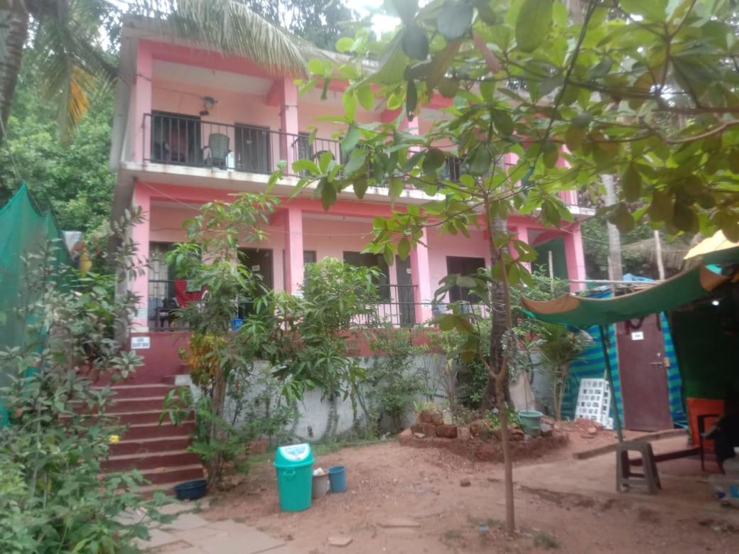 Est Hem Guesthouse Arambol Exterior photo