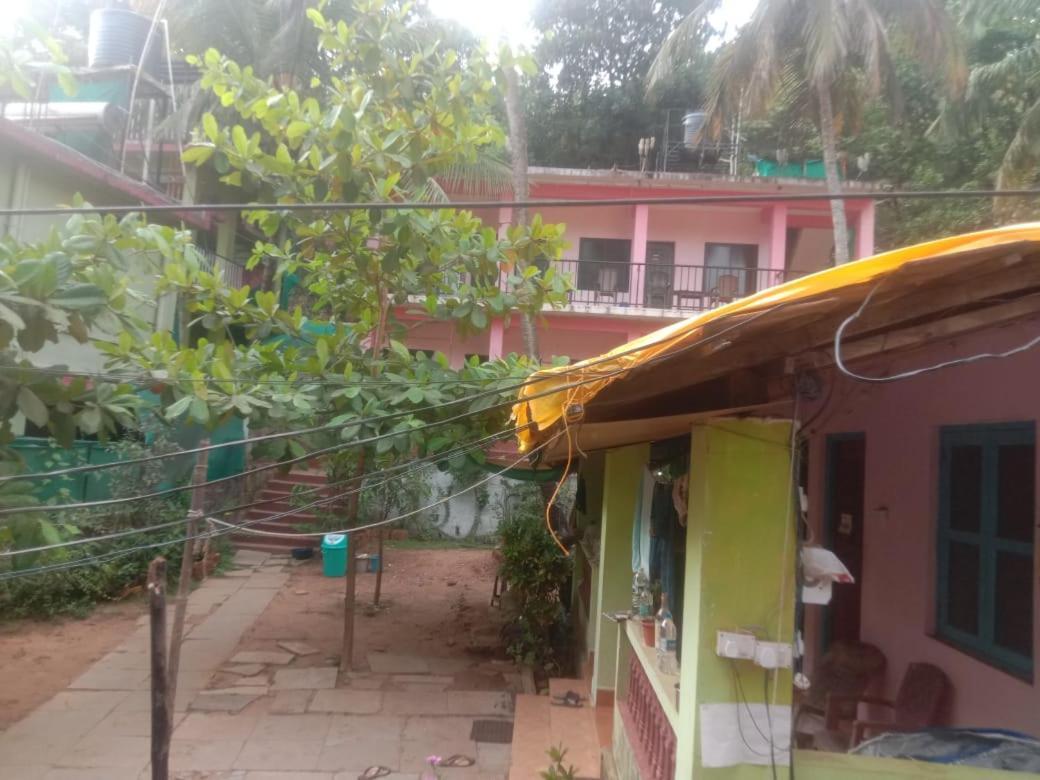 Est Hem Guesthouse Arambol Exterior photo